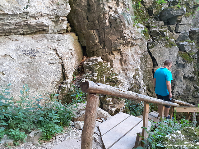 болгарія печера проходна монастир фото 7